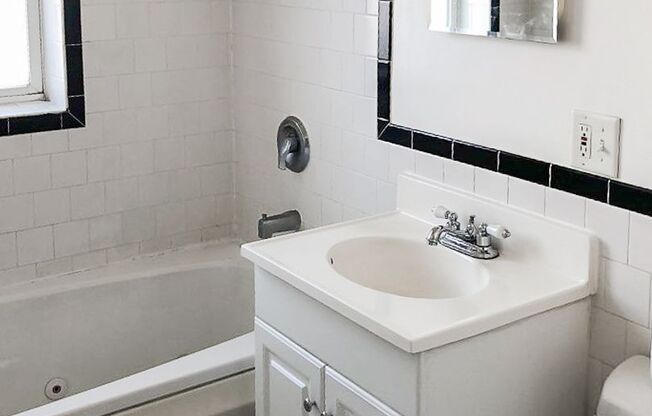 2 beds, 1 bath, 1,173 sqft, $2,595, Unit 4808-1E