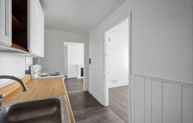 2 beds, 1 bath, 800 sqft, $899, Unit 103 W Lincoln Ave #9
