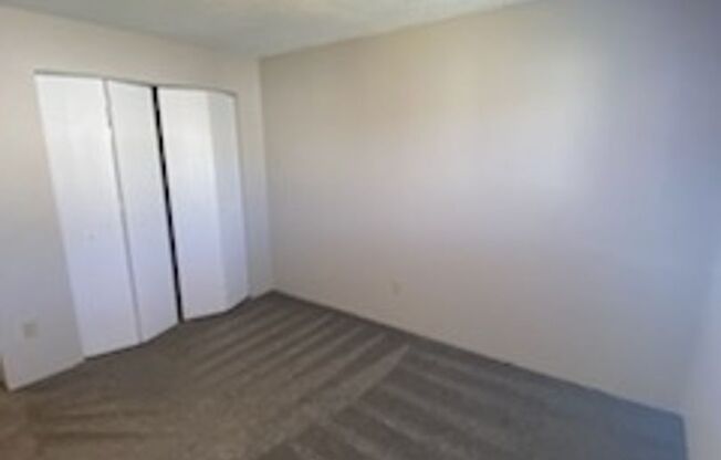 2 beds, 2 baths, 856 sqft, $869, Unit 2827-1817