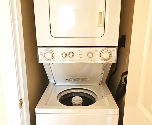 1 bed, 1 bath, $1,900, Unit APT 1