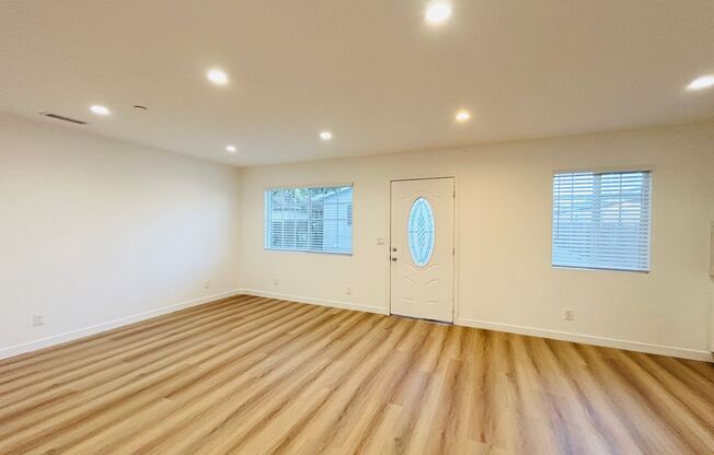 Spacious 6-Bedroom with Private Yard & Parking in Sylmar!