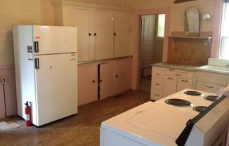 3 beds, 1 bath, $1,990, Unit 1