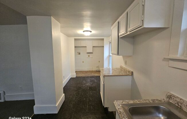 2 beds, 1 bath, $900, Unit 2085 SW 20th St Upstairs