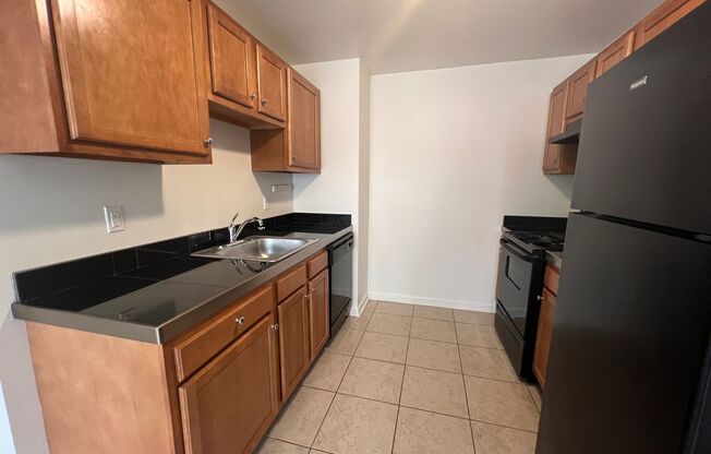 1 bed, 1 bath, 580 sqft, $1,399, Unit 5703 Hobart St. #B1