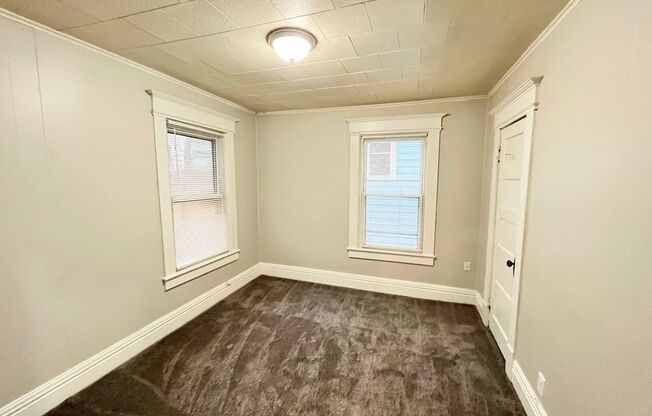 3 Bed 1 1/2 Bath & FORMAL DINING ROOM | In Unit Laundry | Enclosed yard!