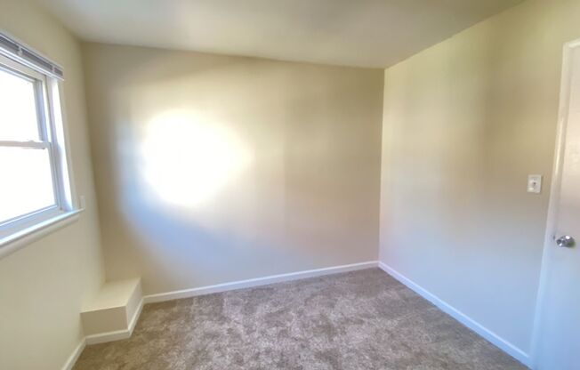 1 bed, 1 bath, $745, Unit 1/2