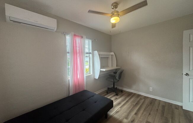 2 beds, 1 bath, $1,700, Unit A