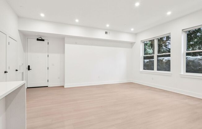 3 beds, 2 baths, 1,250 sqft, $3,667, Unit 110