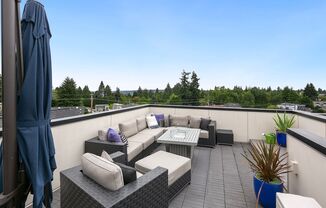 Modern 2 Bed / 2.5 Bath Townhome near Golden Gardens