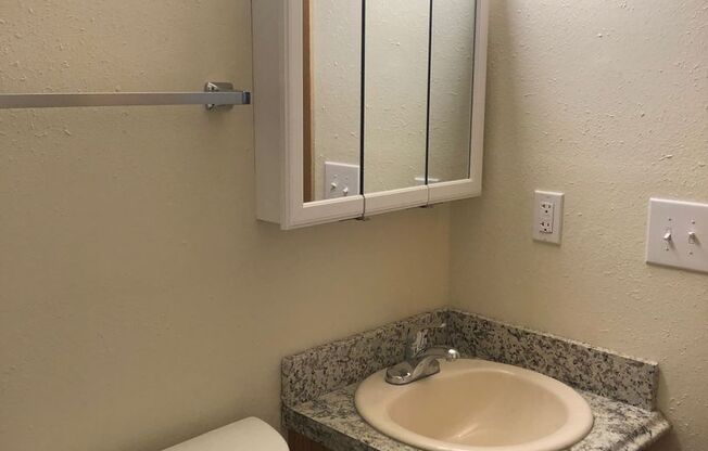 2 beds, 1 bath, 669 sqft, $1,345, Unit 47