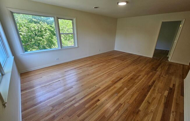 3 beds, 2 baths, 1,600 sqft, $3,195, Unit 402