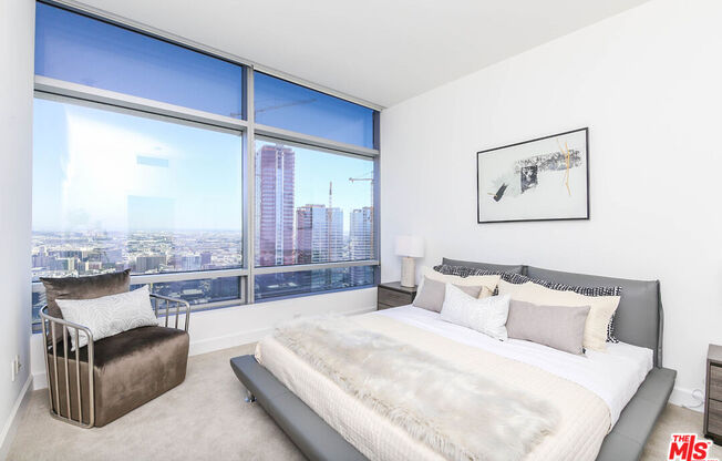 1 bed, 2 baths, 1,000 sqft, $5,999, Unit 31E