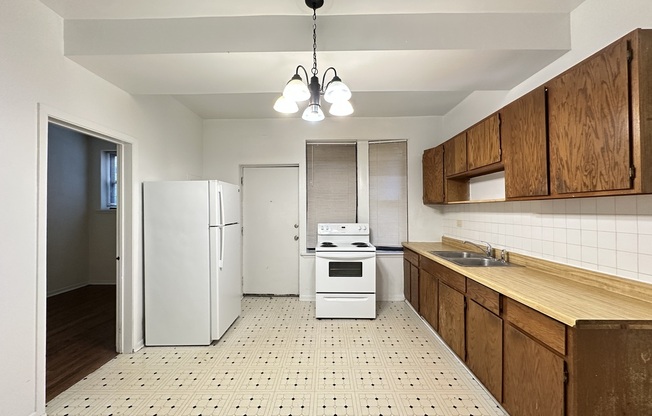 3147 Medill