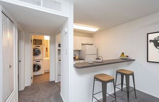 Kitchen/Breakfast Bar-Classic