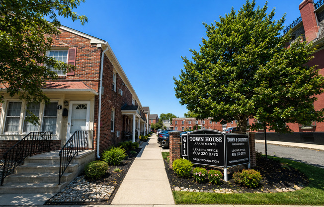 Town House Apts