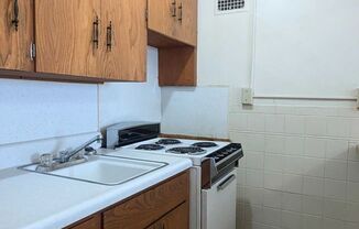 1 bed, 1 bath, $450, Unit #305