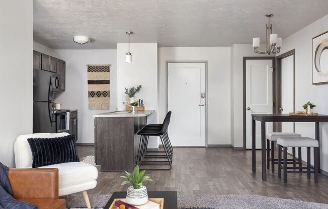 1 bed, 1 bath, 707 sqft, $965, Unit 104