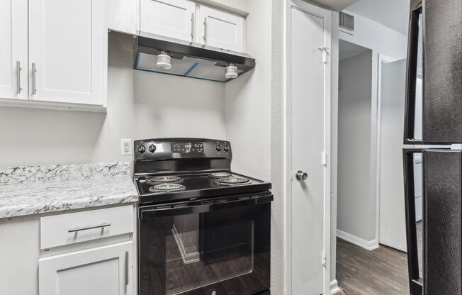 1 bed, 1 bath, 556 sqft, $875