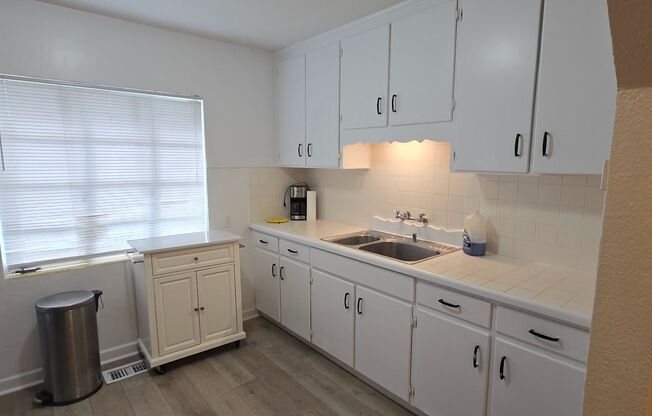 2 beds, 1 bath, $1,425