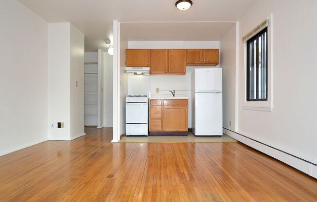 1 bed, 1 bath, 425 sqft, $905, Unit 2 - 06