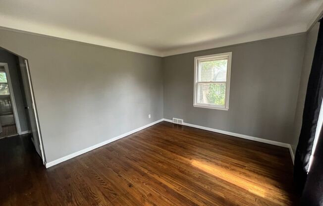 3 beds, 1 bath, $1,000