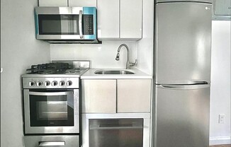 1 bed, 1 bath, $3,200, Unit 20