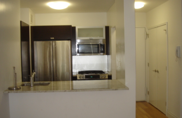 1 bed, 1 bath, 642 sqft, $4,250, Unit 12H