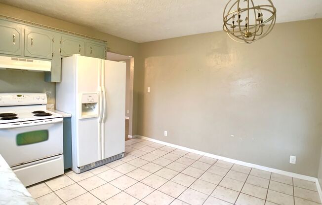 3 beds, 2 baths, $1,295