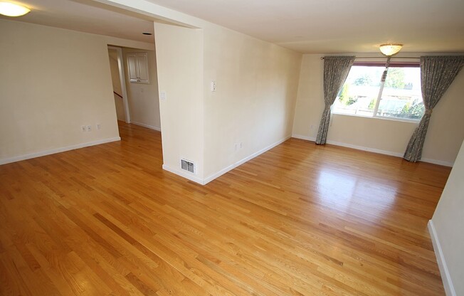 UPDATED & WELL MAINTAINED 3 BED, 2 BATH SEATTLE HOUSE FOR RENT