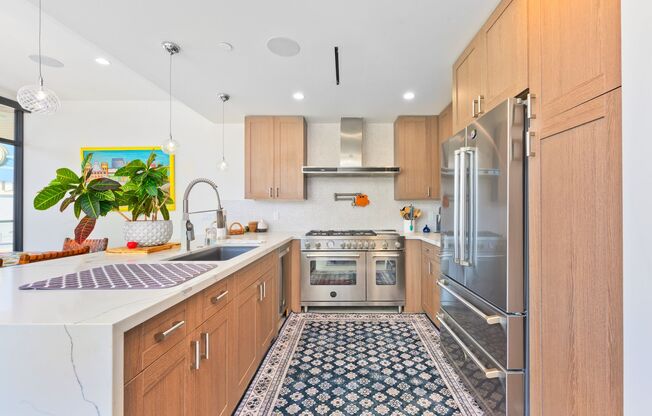 July & August Contemporary 3 Bedroom Condo Balboa Peninsula