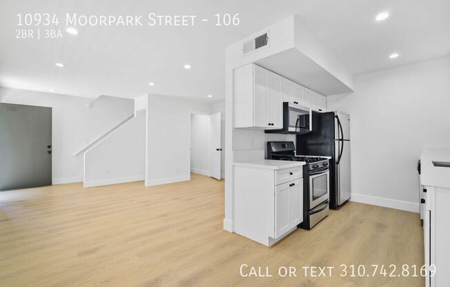 10934 MOORPARK ST