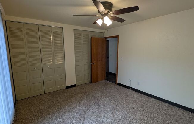 2 beds, 1 bath, 970 sqft, $1,249, Unit FB   2011