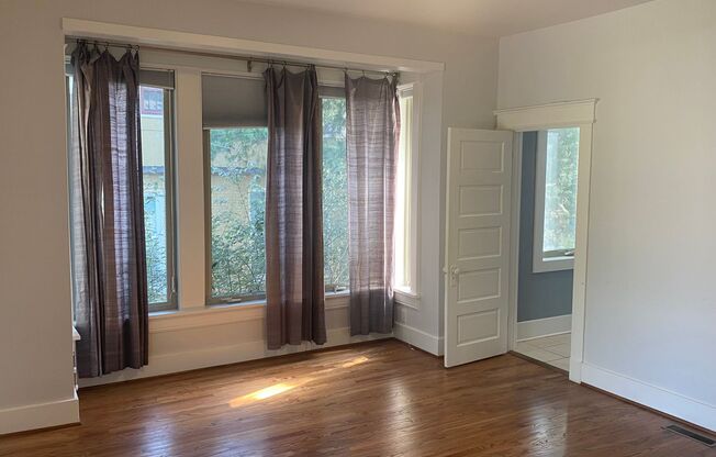 Vanderbilt Place - Wonderful Location 3 bedrooms/3 1/2 baths