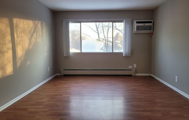 1 bed, 1 bath, 700 sqft, $1,049, Unit 1184-307