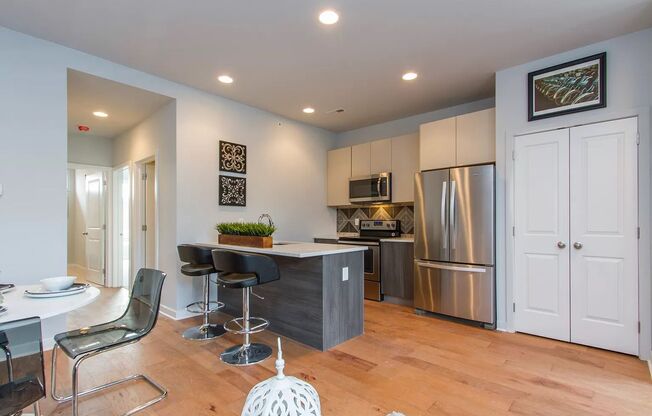 2 beds, 1 bath, 802 sqft, $1,719, Unit Unit 25
