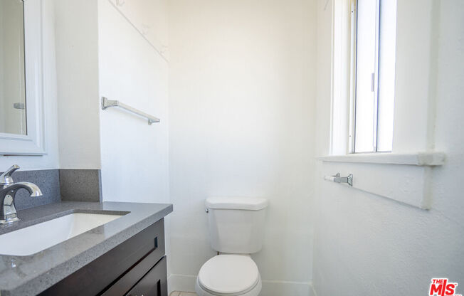 2324 W WASHINGTON BLVD