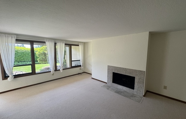 11642 100 AVE NE