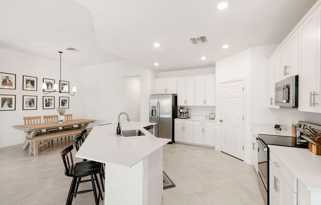 3 beds, 2 baths, $2,950, Unit #201
