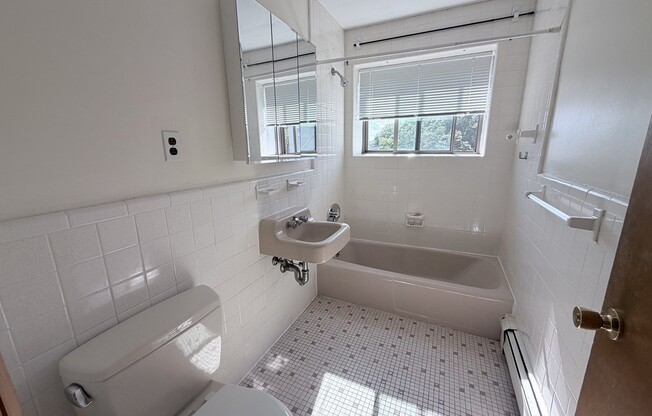 1 bed, 1 bath, 700 sqft, $1,850, Unit 9