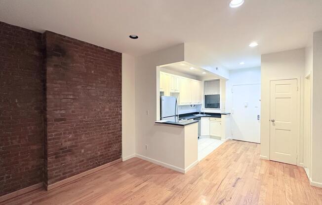 1 bed, 1 bath, $3,000, Unit 2F