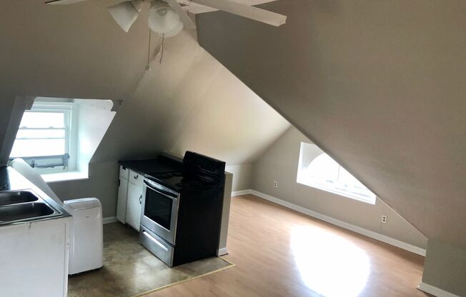 1 bed, 1 bath, 700 sqft, $700, Unit Apt 5