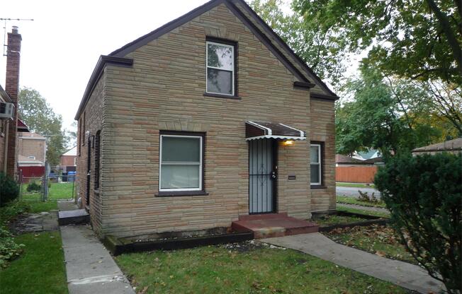 8357 S HOYNE AVE