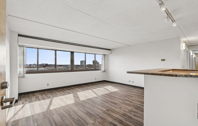 4 beds, 2 baths, 1,100 sqft, $2,295, Unit 807