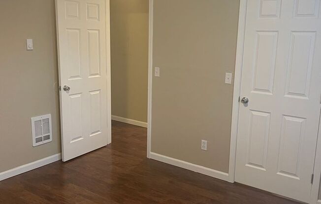 2 beds, 1 bath, 945 sqft, $1,500, Unit 090