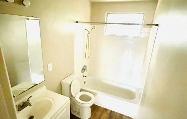 Cerritos Avenue Apartments