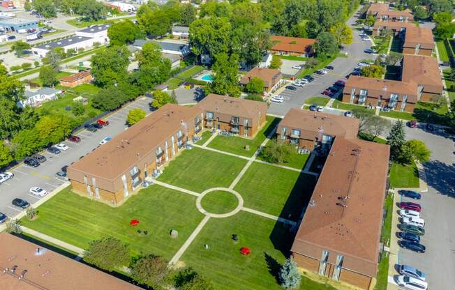 Gorgeous Community, Knottingham Apartments, Clinton Township, Michigan