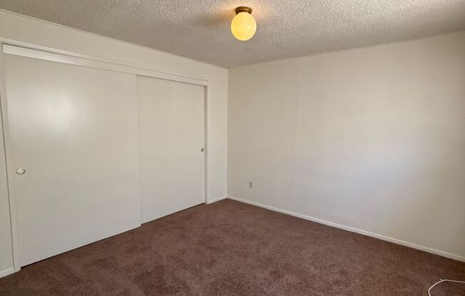 2 beds, 1 bath, $1,100