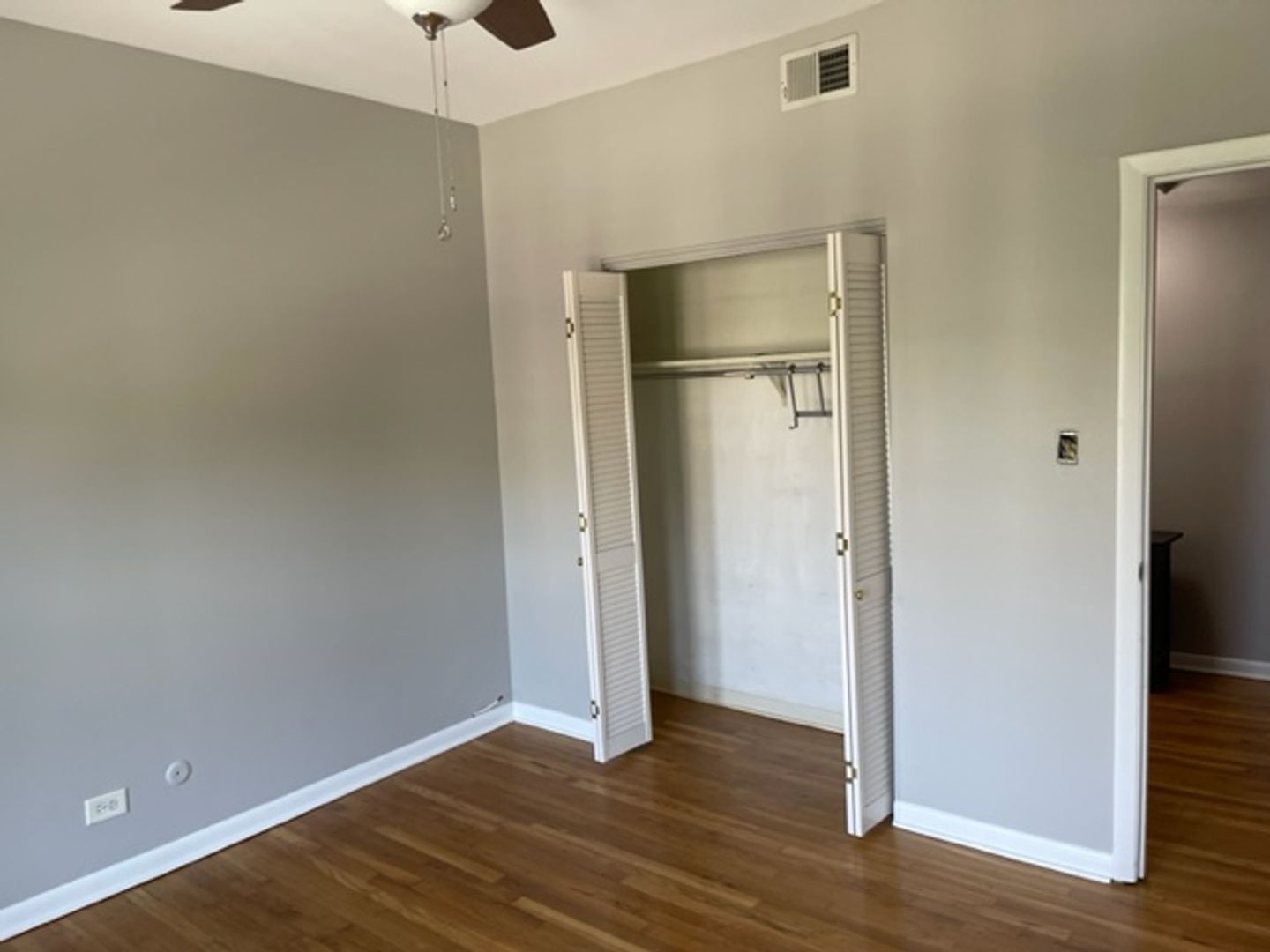 2 Bed, 1 Bathroom Lake View / Lincoln Park
