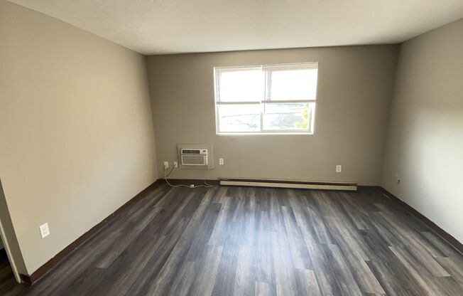 1 bed, 1 bath, $645, Unit Unit 2