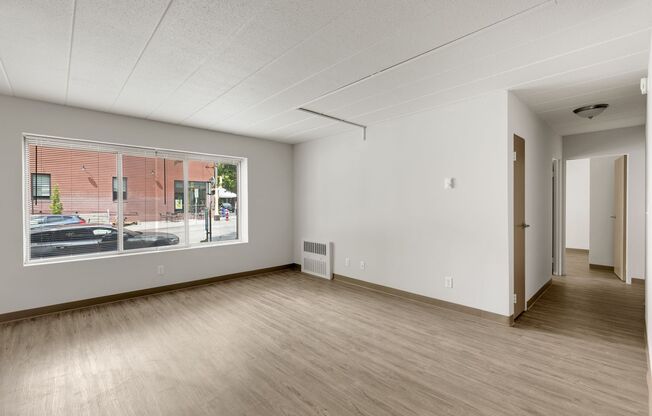 2 beds, 1 bath, 700 sqft, $1,617, Unit 102